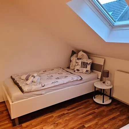 Citywohnung Mit Schlafgalerie Bis Zu 6 Gaeste Direkt Im Stadtzentrum Appartement
