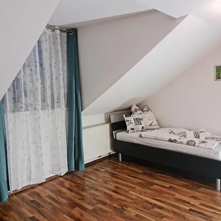 Citywohnung Mit Schlafgalerie Bis Zu 6 Gäste Direkt Im Stadtzentrum Apartment Neuwied