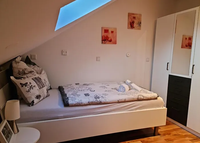 Citywohnung Mit Schlafgalerie Bis Zu 6 Gaeste Direkt Im Stadtzentrum * ノイヴィート