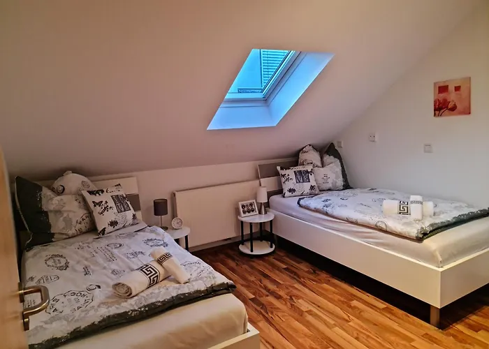 Citywohnung Mit Schlafgalerie Bis Zu 6 Gaeste Direkt Im Stadtzentrum Apartment Neuwied