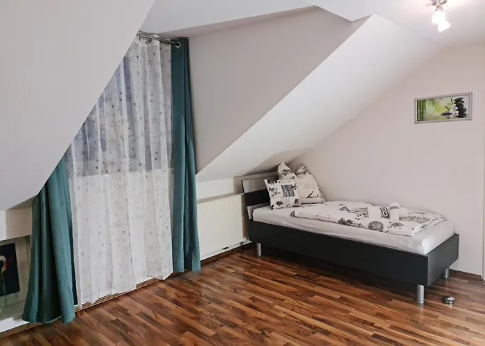 Citywohnung Mit Schlafgalerie Bis Zu 6 Gaeste Direkt Im Stadtzentrum アパート ノイヴィート